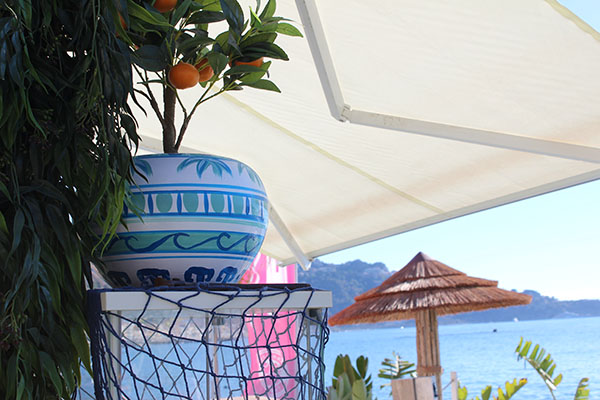 Mykonos Beach, noleggio moto d'acqua, lettini da spiaggia e giochi acquatici a Giardini Naxos