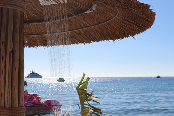 Mykonos Beach, noleggio moto d'acqua, lettini da spiaggia e giochi acquatici a Giardini Naxos