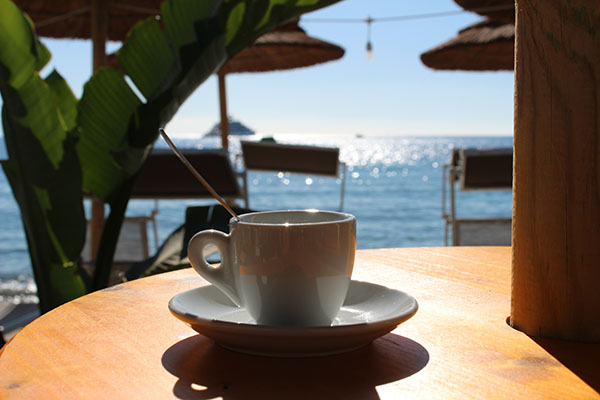 Mykonos Beach, noleggio moto d'acqua, lettini da spiaggia e giochi acquatici a Giardini Naxos
