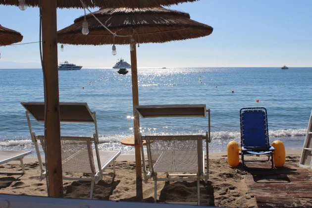 Mykonos Beach, Spiaggia accessibile a Giardini Naxos